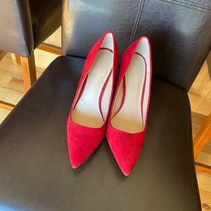 Charles David Suede Pumps